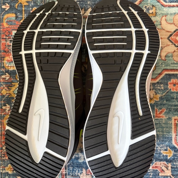 New! Men’s Nike Quest 4 Running Shoes - Picture 4 of 6